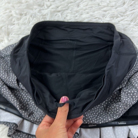 Lululemon Circuit Breaker Skirt (Regular) (13") Frozen Fizz White Black / Black - Picture 4 of 7